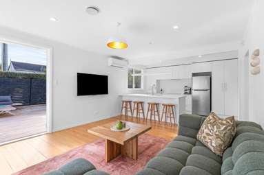 27a Castledine Cres_1