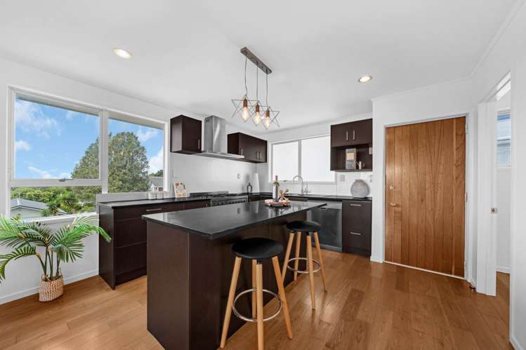 6 Celeste Place Totara Vale_14