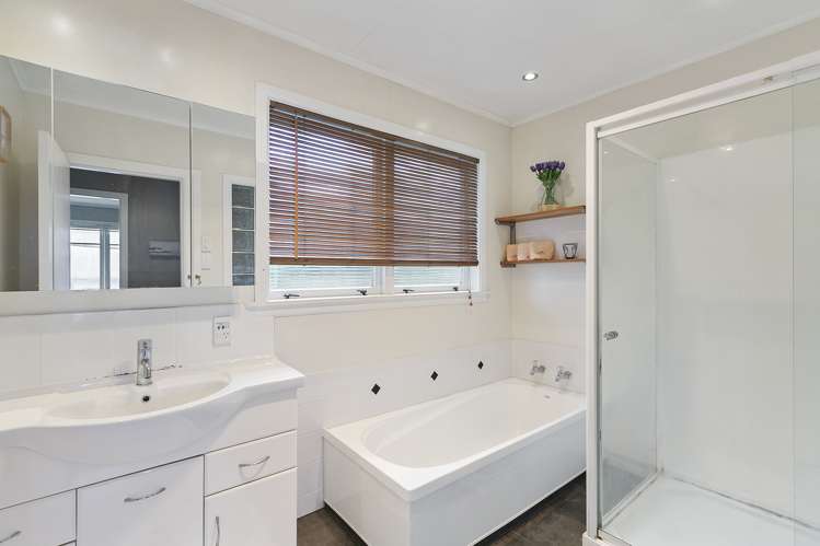 31 Beach Road Pahurehure_7