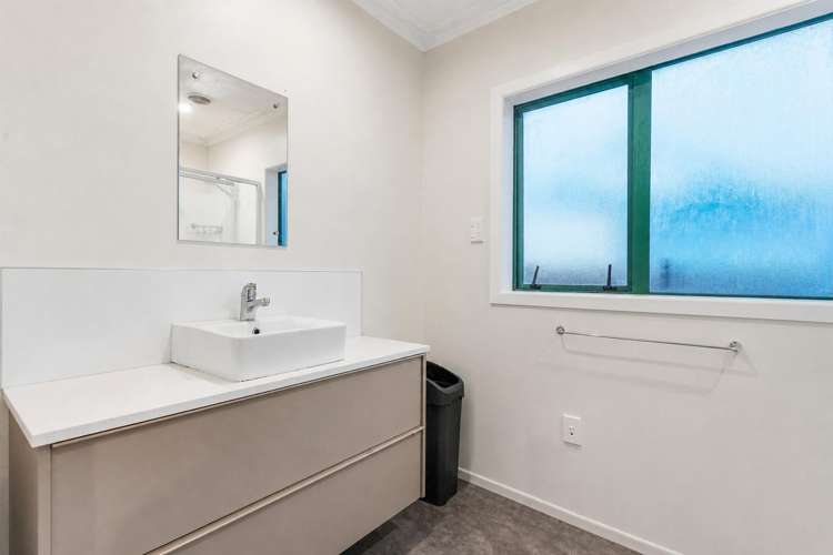 34 Antrim Crescent Otara_10