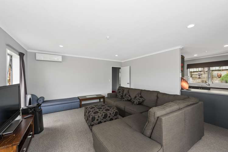 26 Pointon Glade Grandview Heights_5