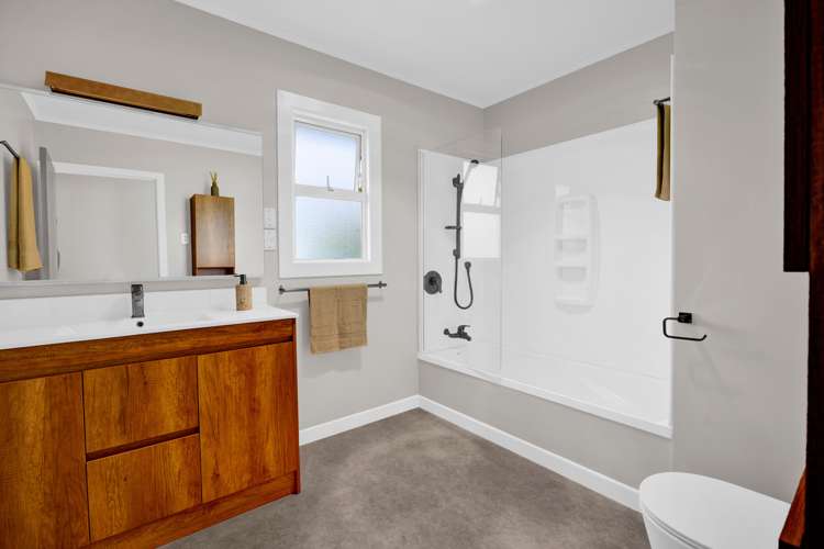 1354 Devon Road Waitara_3