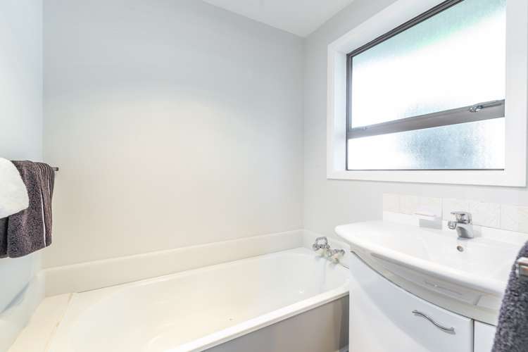 40 Kathleen Crescent Hornby_13