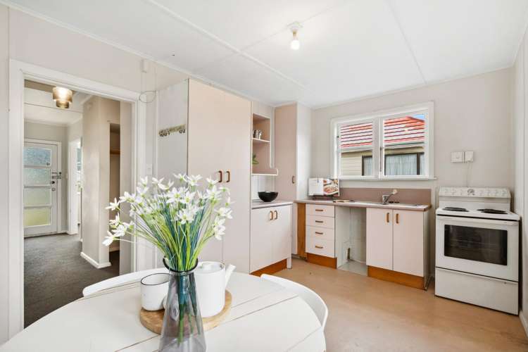 53 Hewer Crescent Naenae_6
