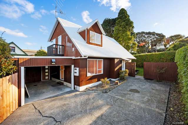 Modern Comfort in Prime One Tree Hill Location