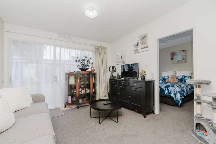 2/100 River Road Hamilton East_7