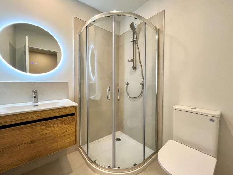 10/9 Aeroview Drive 1603_9