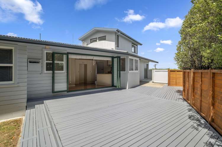 20 Ingle Avenue Waipahihi_10