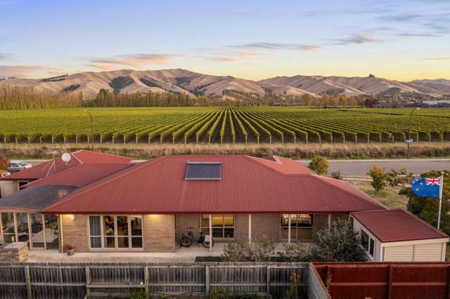 Close to town with country views and outlook