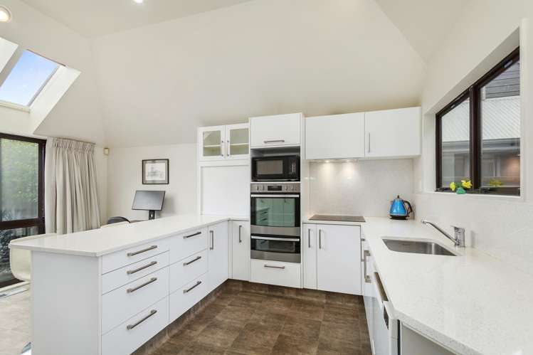 1 Colin Grove Hutt Central_8