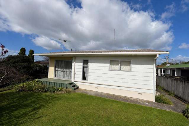Charming 2 Bedroom Home in Glenview
