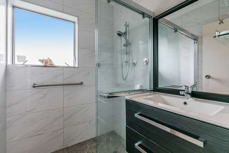 2/2 Camelot Place Glenfield_6