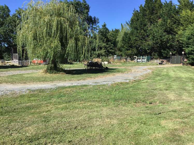 657 Domett Road Domett_11