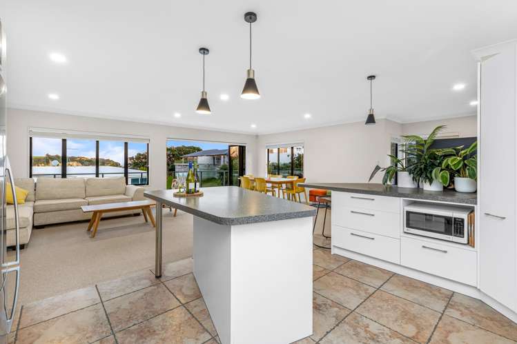 6 Double Bay Place Army Bay_6