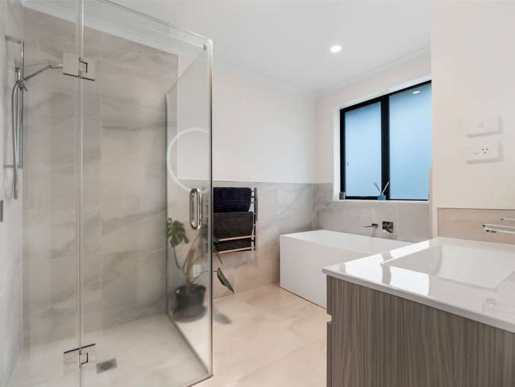 19 Lloyd Crescent Pukehangi_20