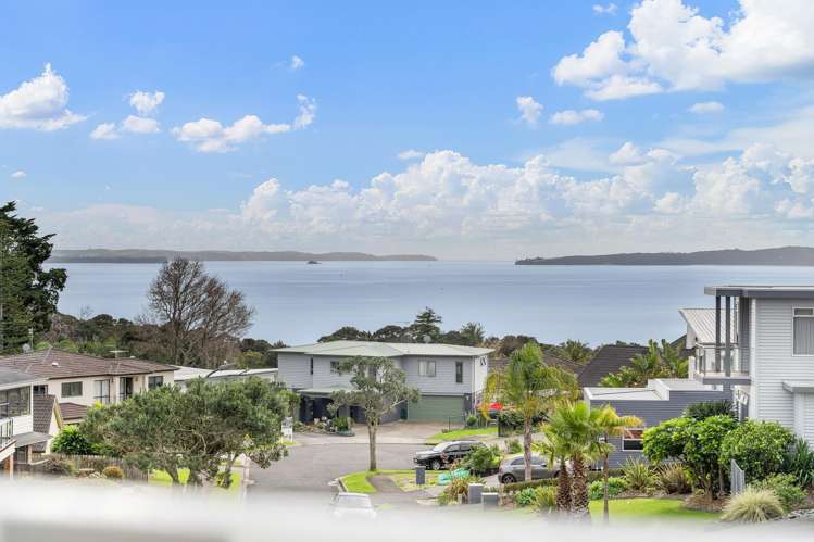 6 Crossland Place Maraetai_30