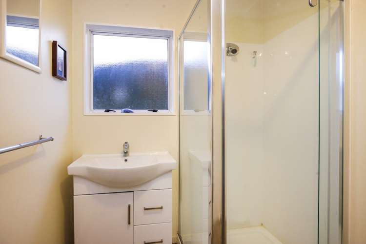 2/18a Sarona Avenue Glen Eden_6