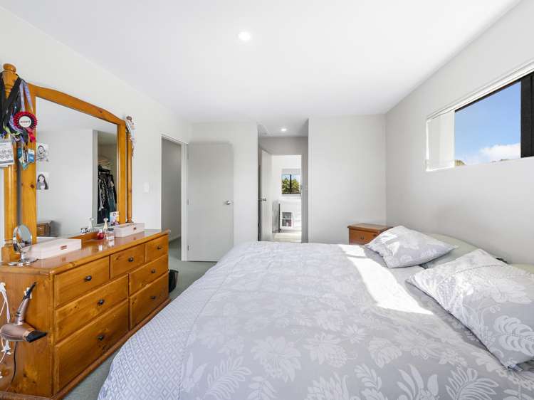 33 Riverglade Parkway Te Atatu South_18