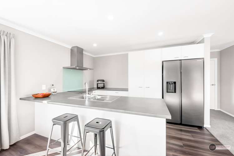 8 Grovedale Square Wainuiomata_8