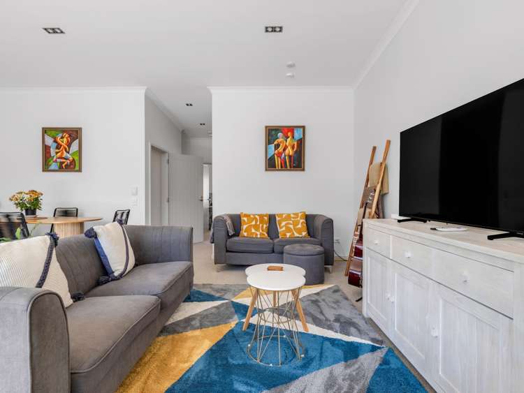 5 Eaves Bush Parade Orewa_5