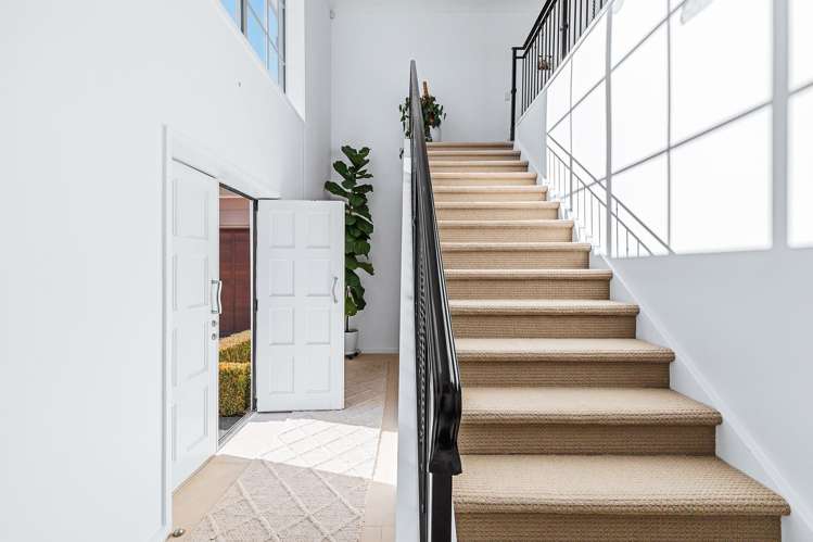 18 Chateau Crescent Rangatira Park_12