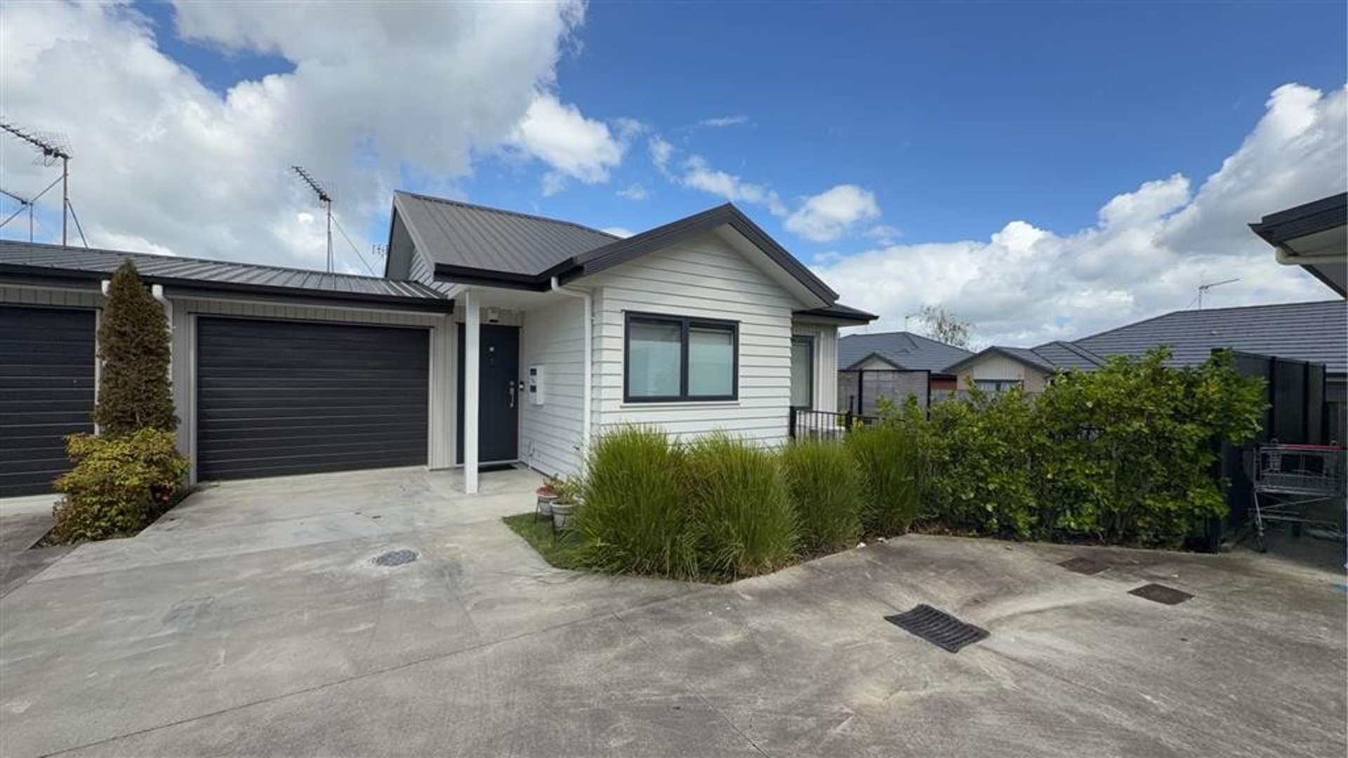  2/2 Lambert Court Glenview_0