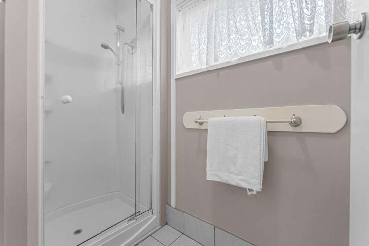 6 Lakeside Drive Pahurehure_11