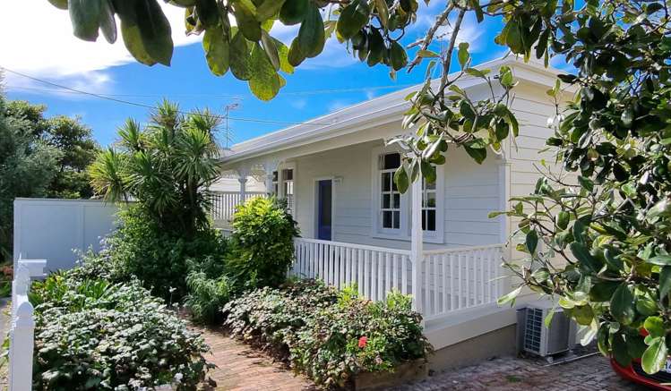 14 Owens Road Devonport_27