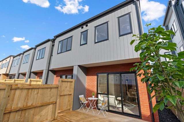 Charming 2 Bed 2 Bath Home in Bayswater