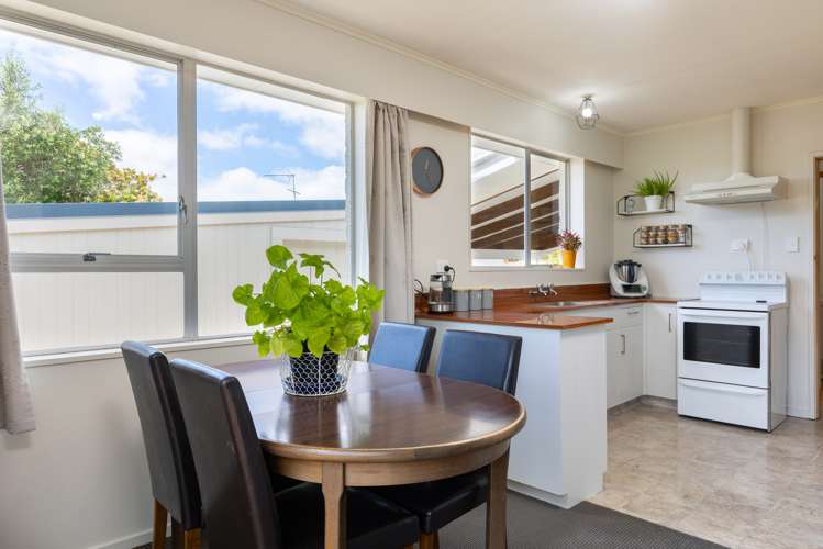 5 Newbourne Crescent Redwoodtown_7