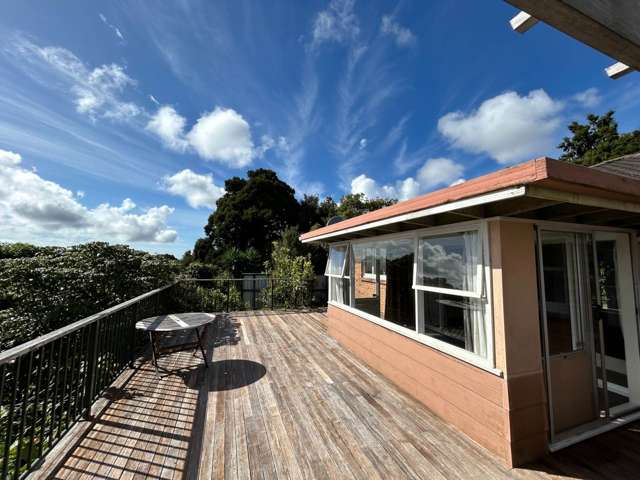 453 Scenic Drive Waiatarua_1