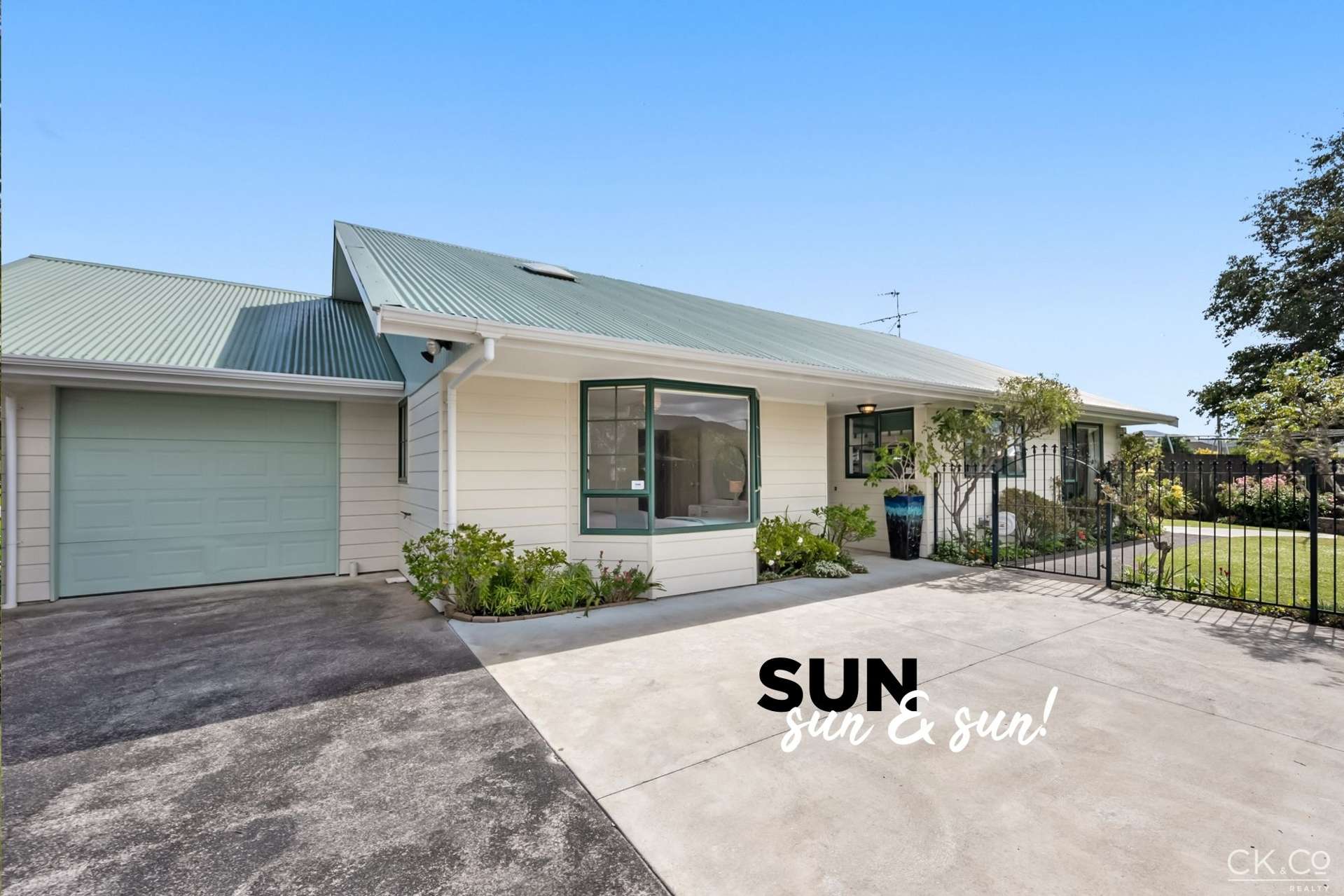 2/118 Whites Line East Waiwhetu_0