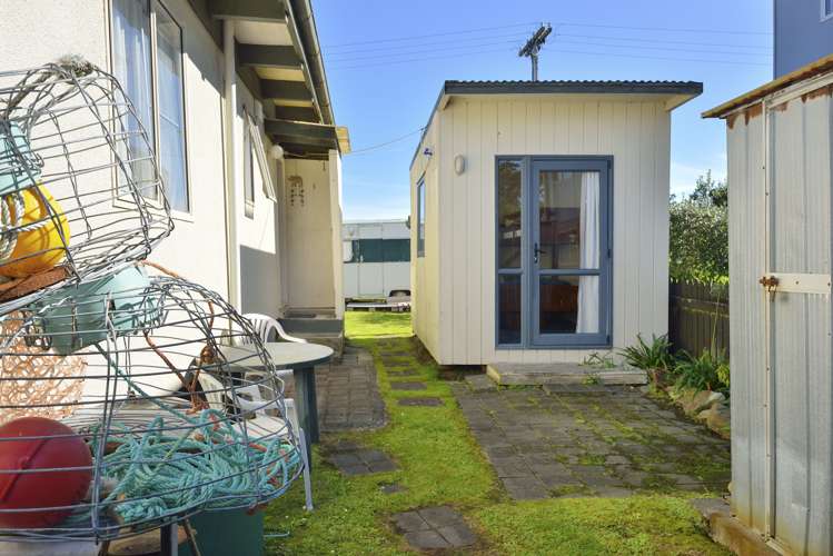 17a Weld Street Mahia_12