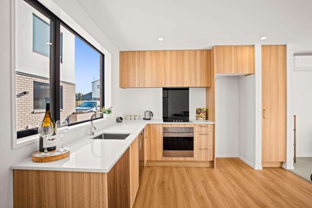 Freehold -Brand New-Close to City Centre!