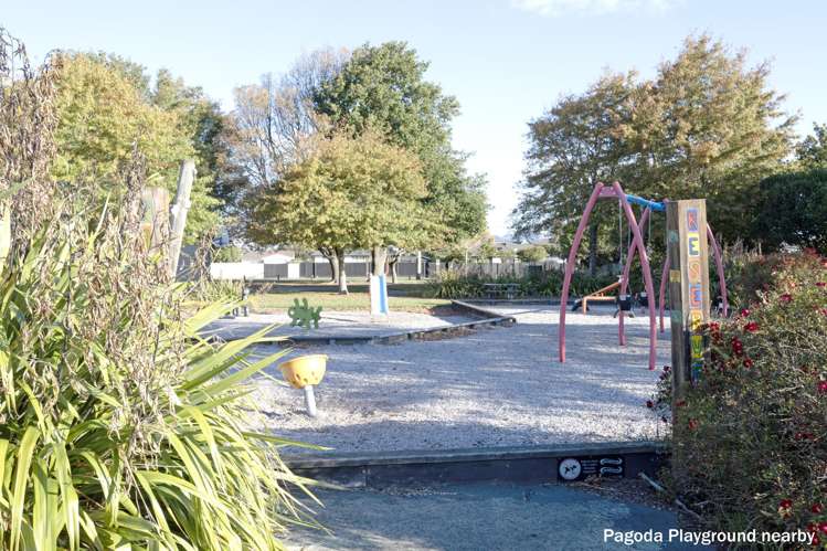 4 Adrian Place Shirley_15