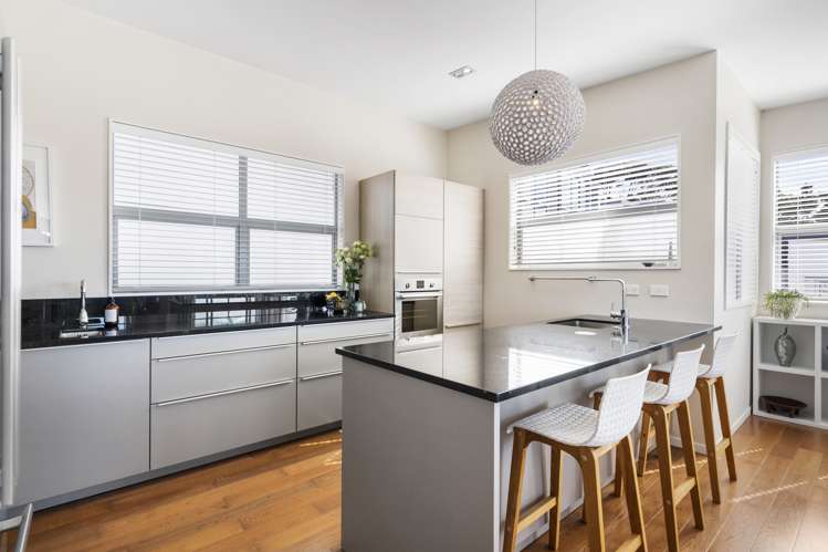 6/8 Wilk Lane Browns Bay_6