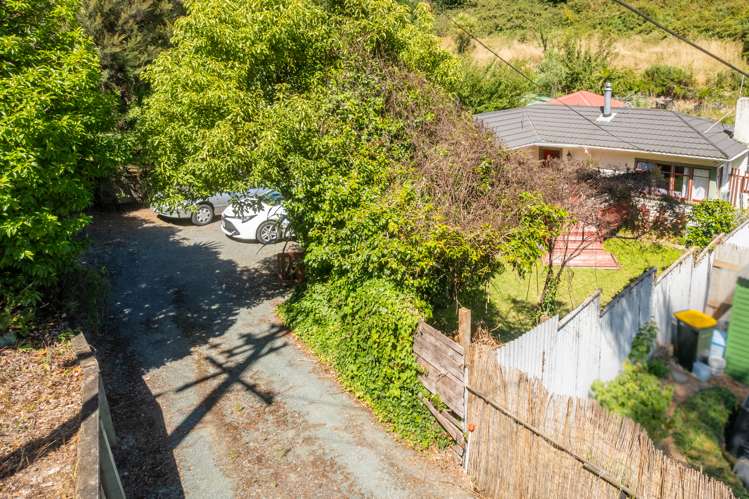 82 Murphy Street Toi Toi_11