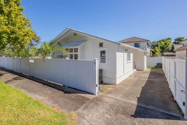 Stylish Mount Eden Charmer - Zoned for EGGS & MAGS