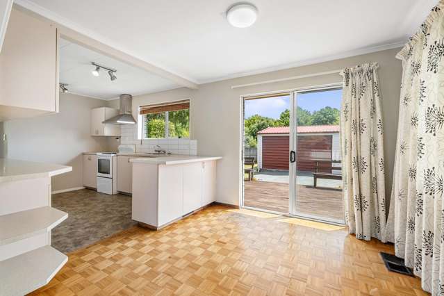 27 Denniston Crescent Redwood_4