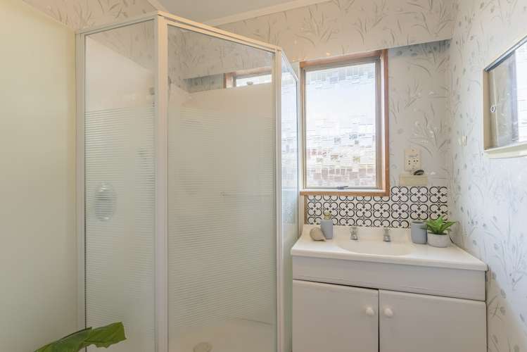 1/102 Hillcrest Road Raumati Beach_12