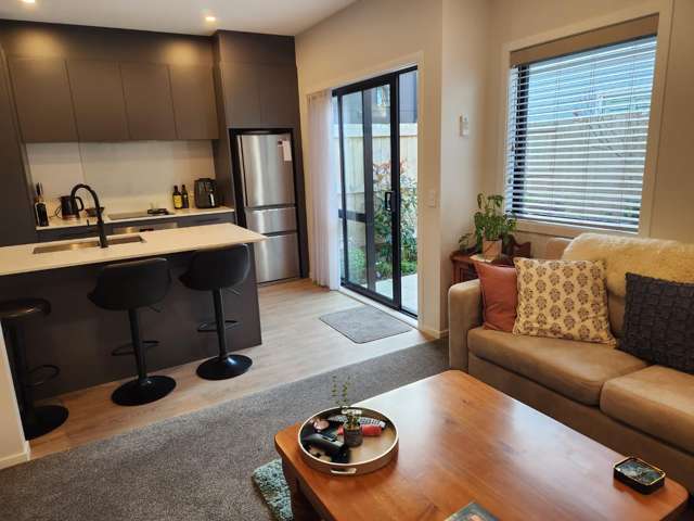2/62 Queens Grove 1371_3