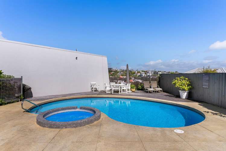 2/18 Takitimu Street Orakei_12