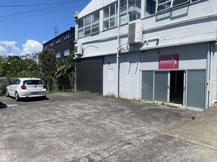 2/62 Barrys Point Road Takapuna_1