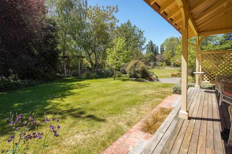 697 Leader Road East Parnassus_25