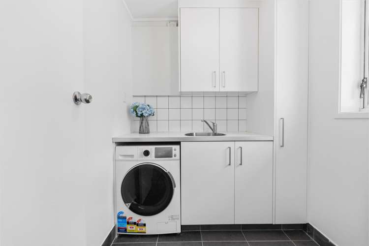 1 Phillip Parade Forrest Hill_22