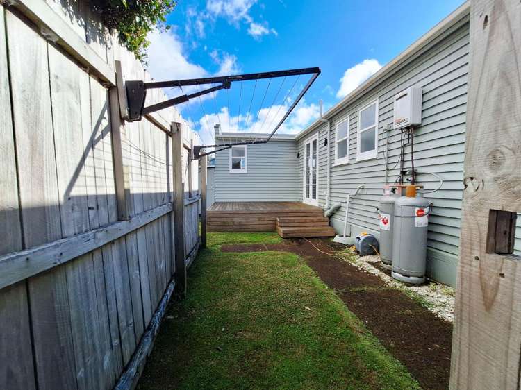 24 Hazel Ave 10044_11