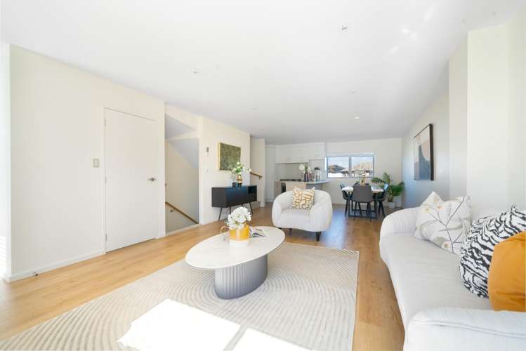 81 Bordeaux Parade Te Atatu South_22