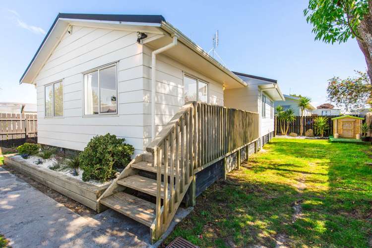 2/161 Bruce Mclaren Road Henderson_13