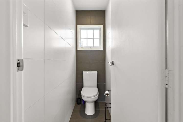 16 Pickwick Parade Mellons Bay_21