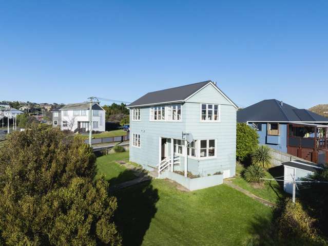 Harbour views, corner site & endless potential